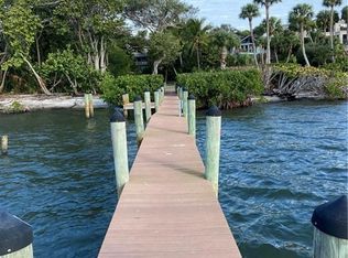 38 E High Point Rd, Sewalls Pt, FL 34996