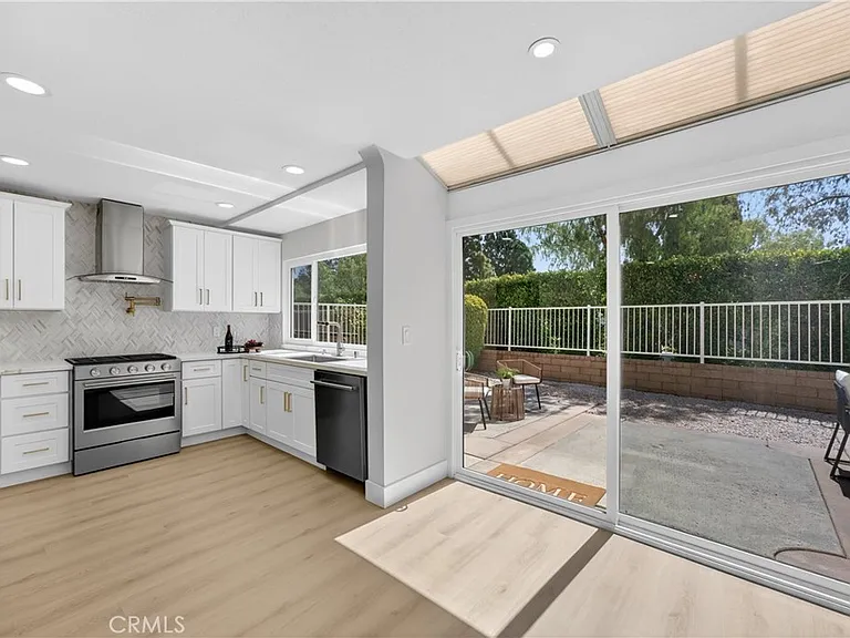 29746 Michelis St — Photo 34