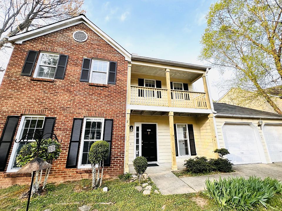 2 story single family home with 2 car garage, sunroom off kitchen, covered porch off master bedroom. New hardwood floor for the entire house