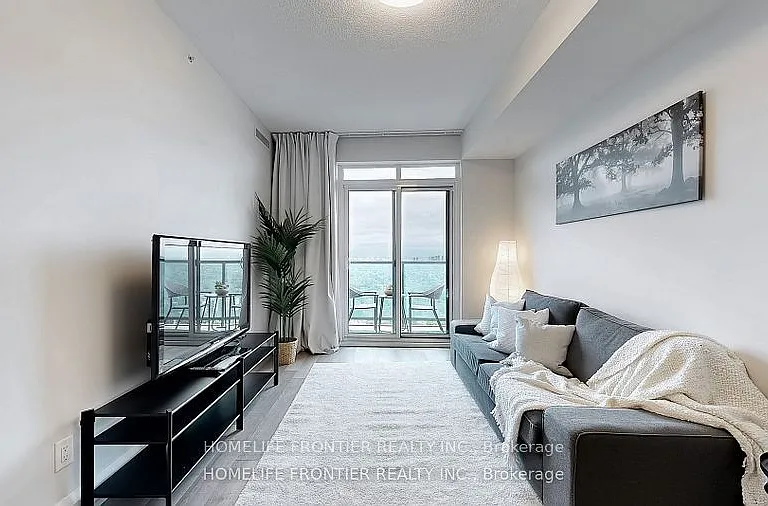 7161 Yonge St #2528 — Photo 1