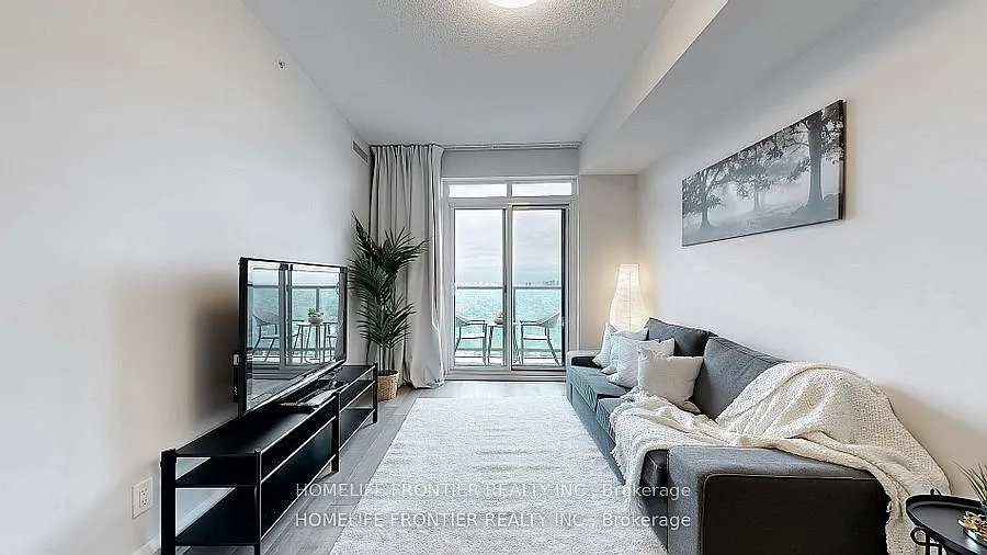 7161 Yonge St #2528