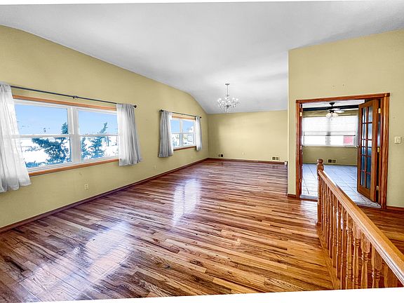 3rd image of 5133 Surf Ave