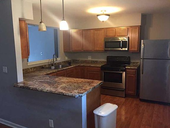 4th image of 4113 Eisenhower Dr