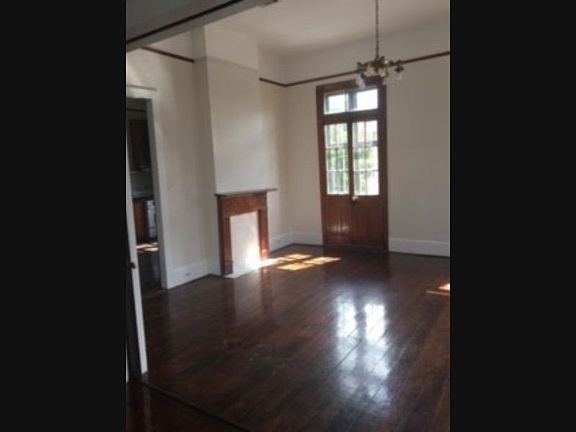 2nd image of 904 Spain St