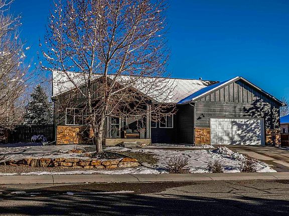 3rd image of 3354 Meadows Parkway