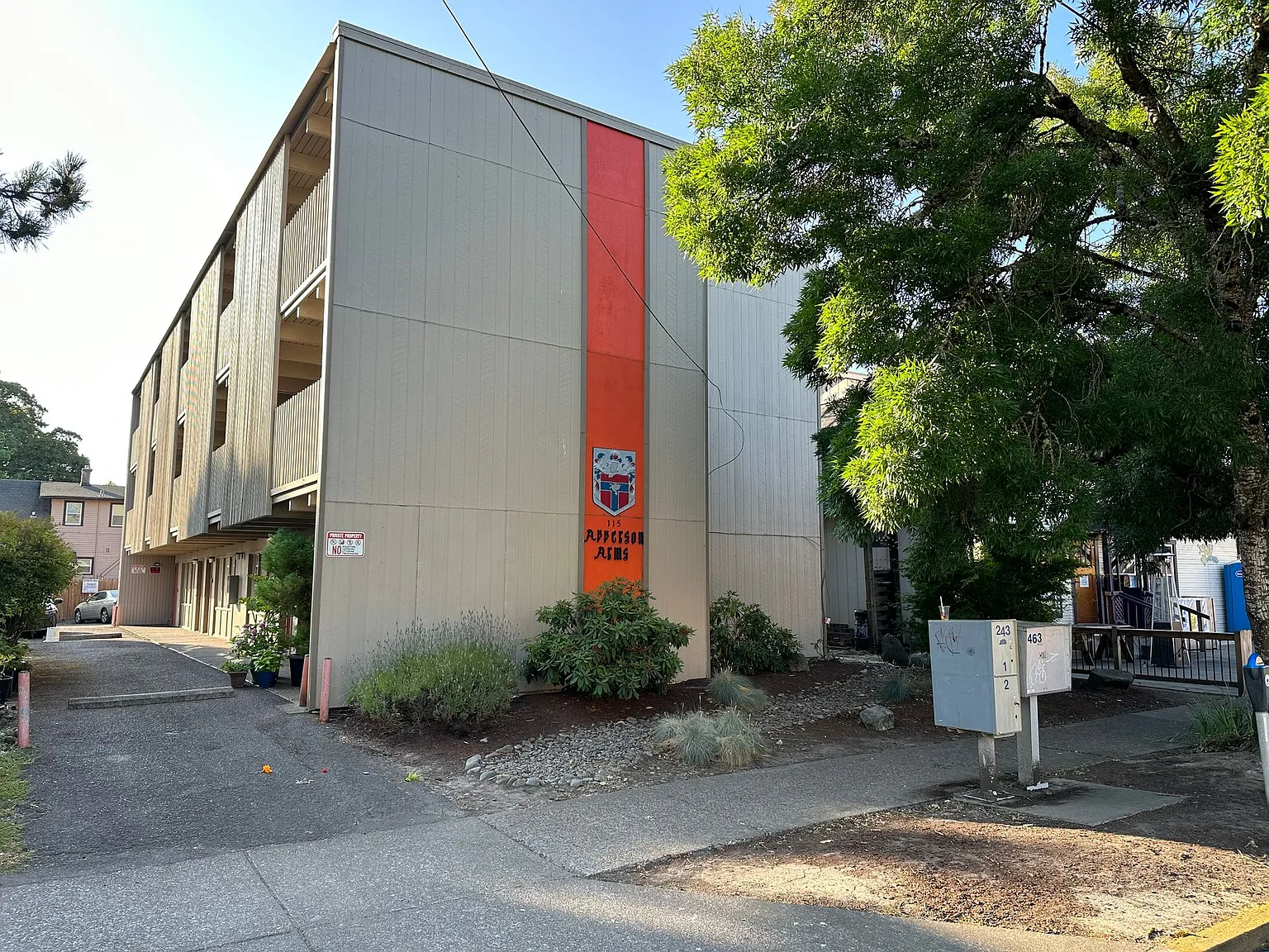 October & November Rent FREE! Comfortable 1 Bed, 1 Bath Apartment 1-Minute Walk to OSU Campus wit... — Photo 2