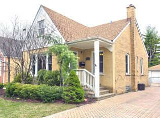 7166 N Mankato Ave, Chicago, IL 60646