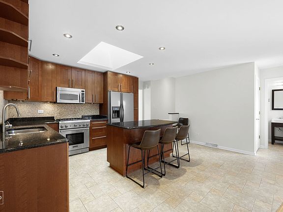 3rd image of 14346 Streamwood Dr