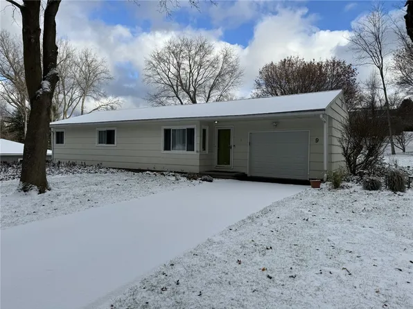 9 Hunters Run, Pittsford, NY 14534