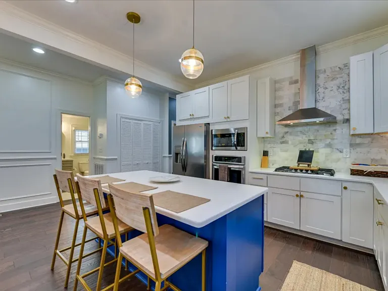 1104 Greenleaf Ave — Photo 10