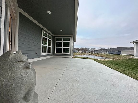 2nd image of 890 S 100th St