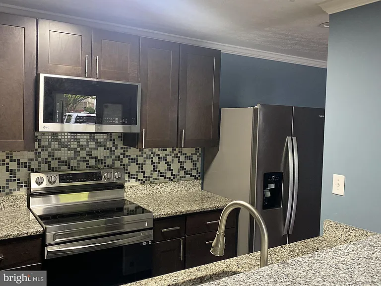 9720 Lake Pointe Ct #102 — Photo 12