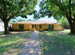 220 Crockett Ln, Hewitt, TX 76643