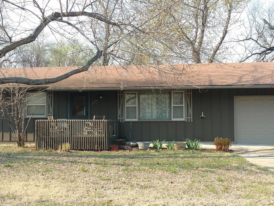 2001 Green Ave