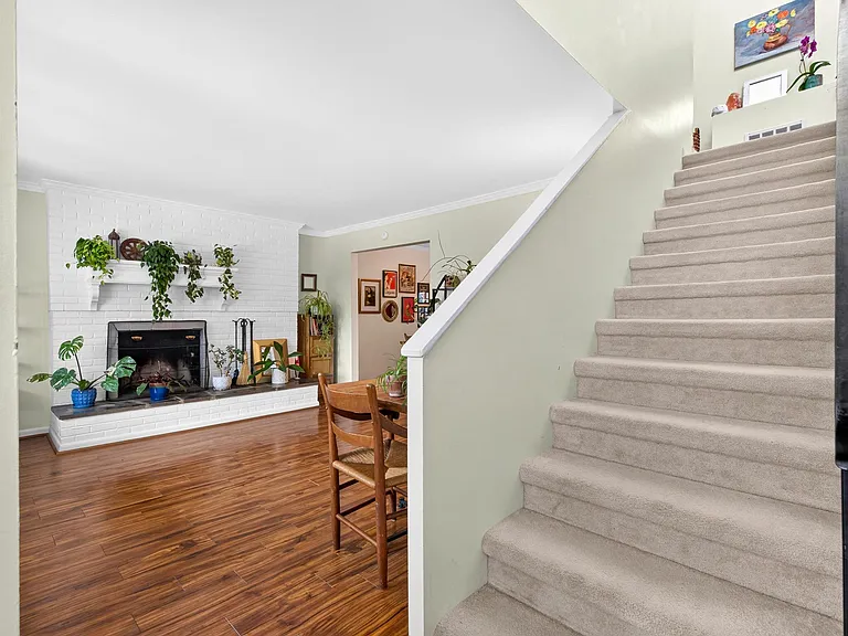 227 Harvest Dr — Photo 3