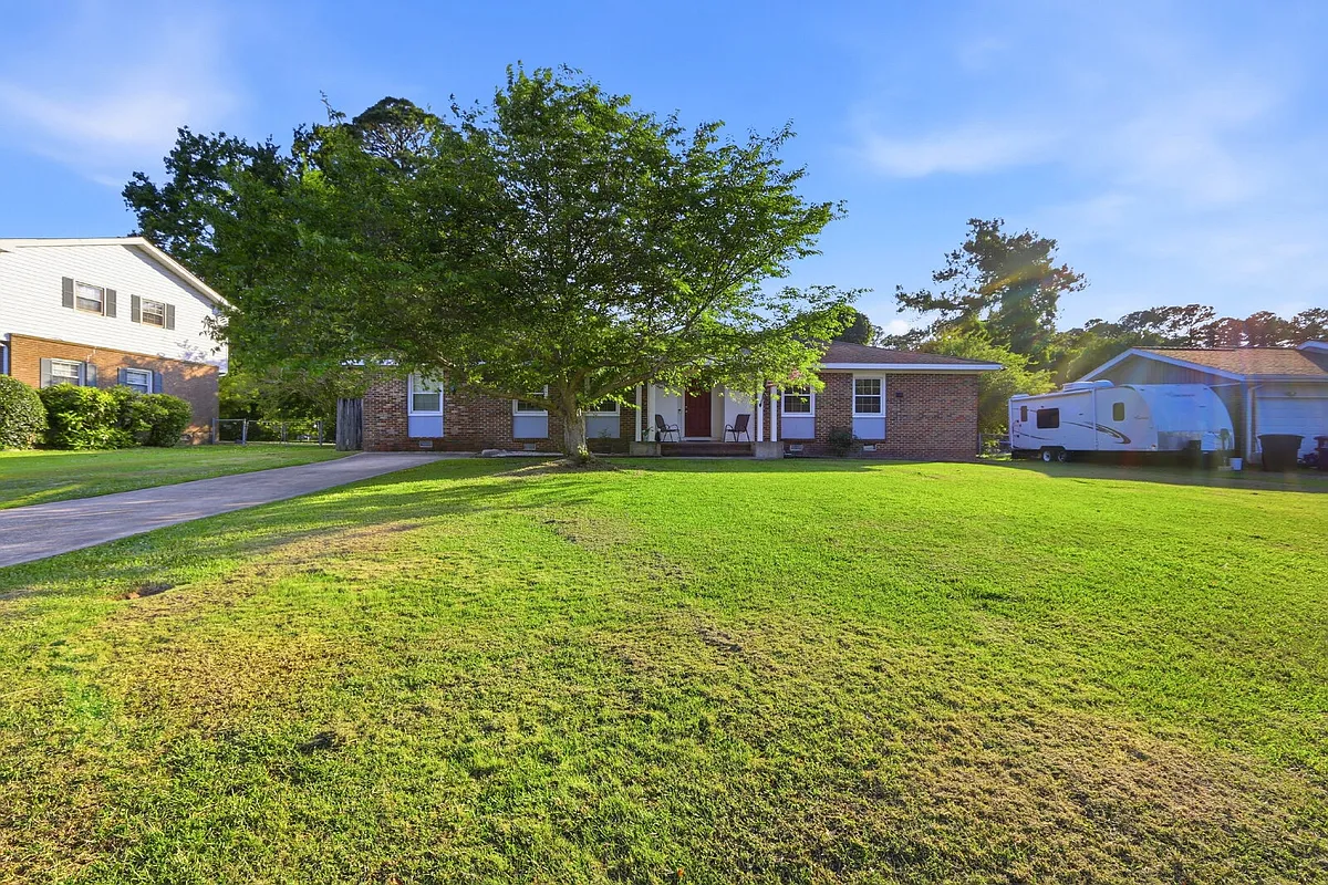 Building Photo - 607 Oakwood Ave