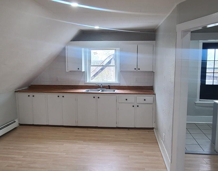 18 Greenwood Pl Gardner MA Zillow