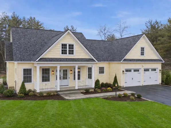 2 Hidden Pond Way, Gansevoort, NY 12831