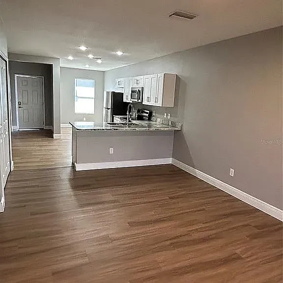 733 Lucaya Dr #B — Photo 4