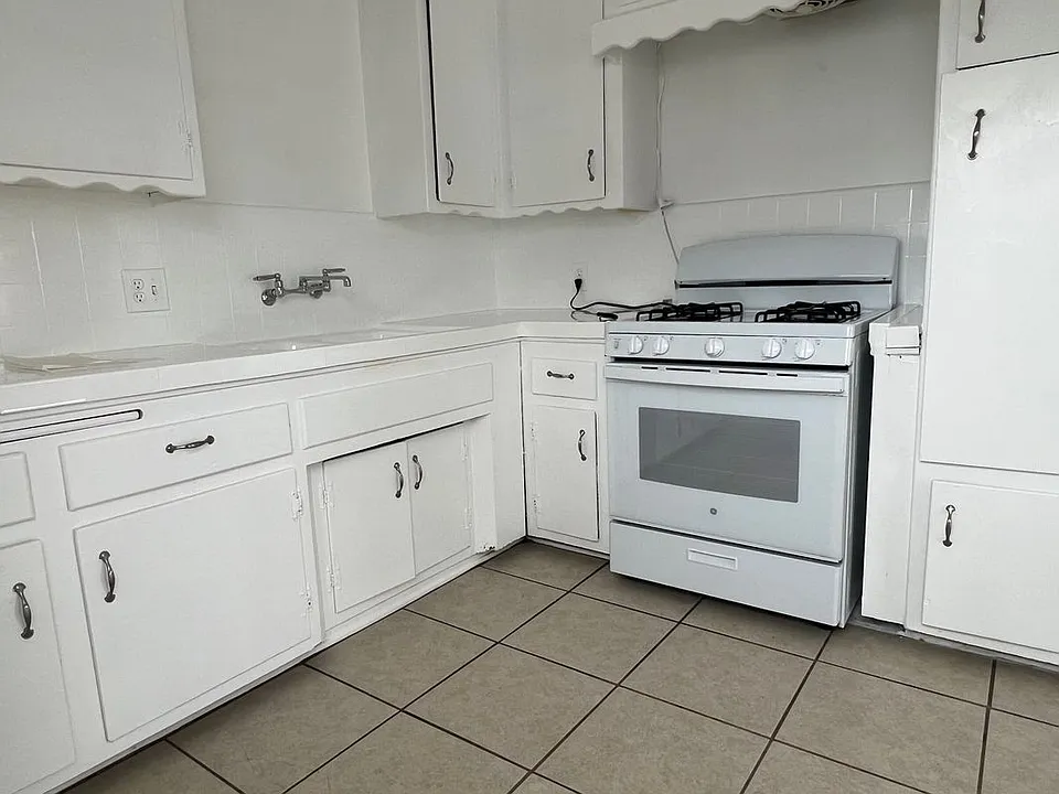 2604 Mathews Ave #1