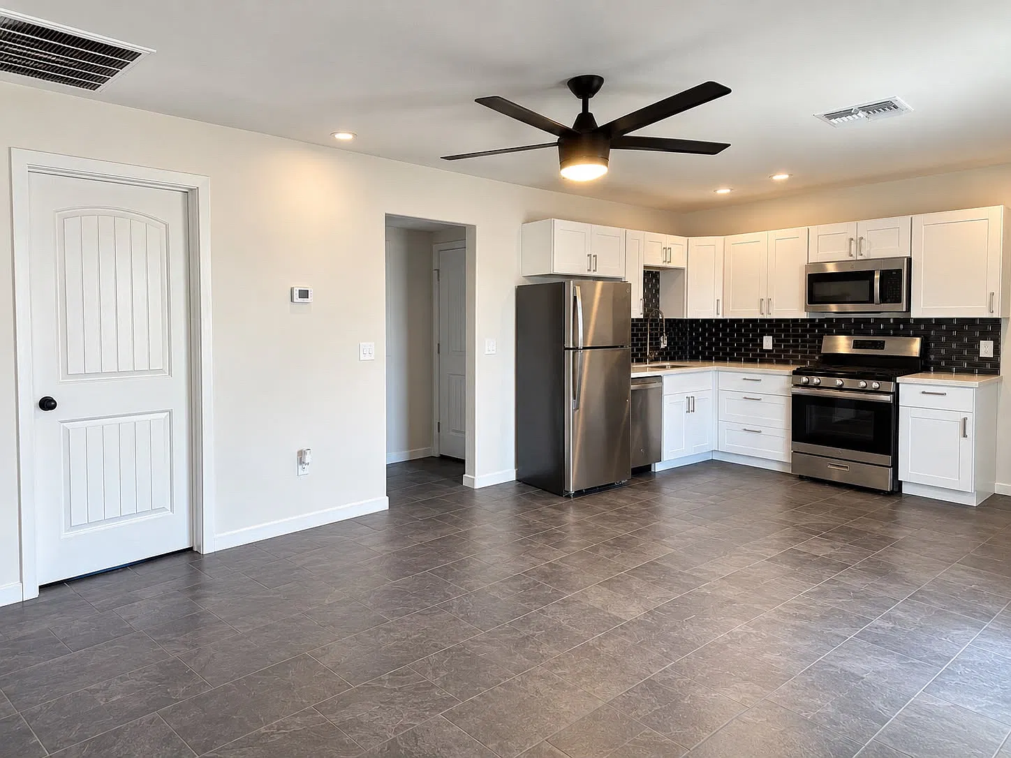 2 bed, 1075 sqft, $1,700 — Photo 1