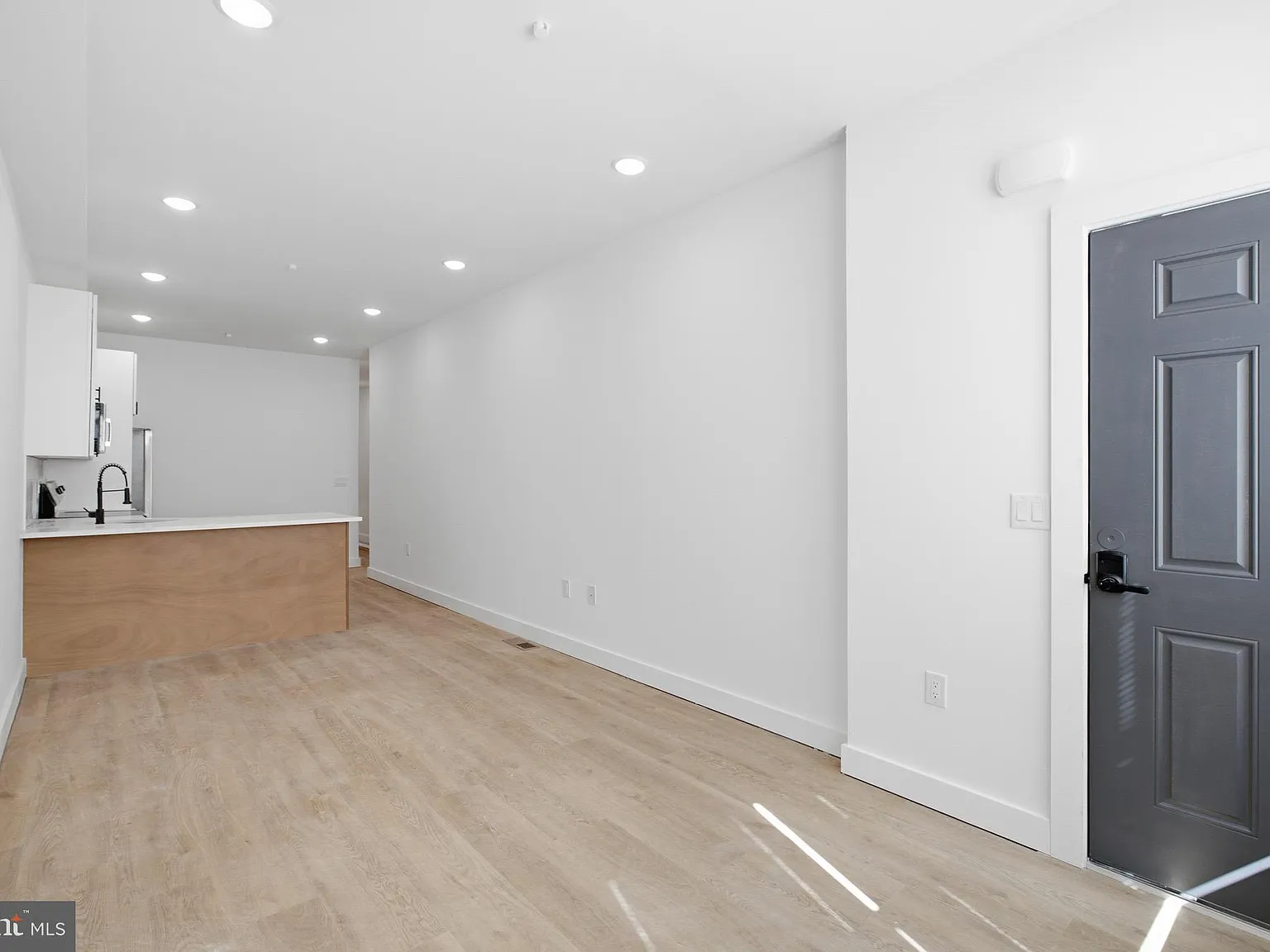 3 bed, $1,700 — Photo 2