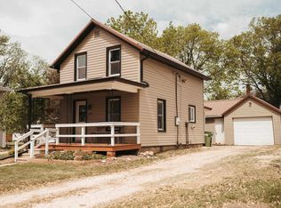 303 Chestnut St SE, Elkader, IA 52043