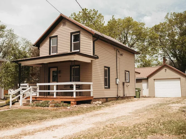 303 Chestnut St SE, Elkader, IA 52043