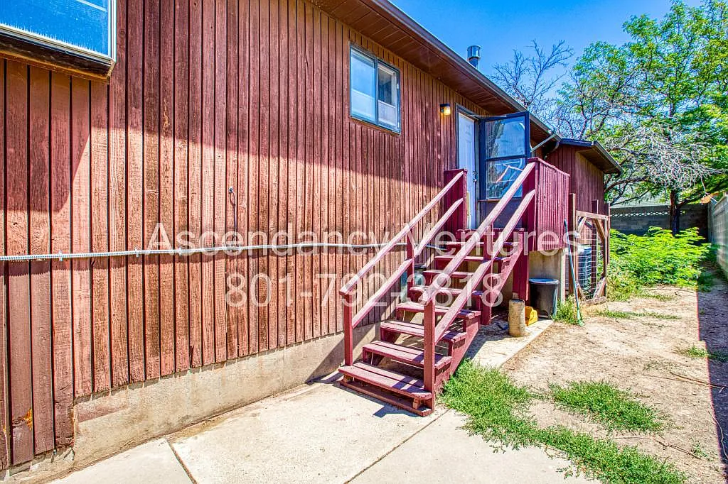 706 Buzianis Way — Photo 3