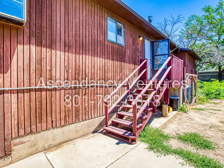 706 Buzianis Way — Photo 3