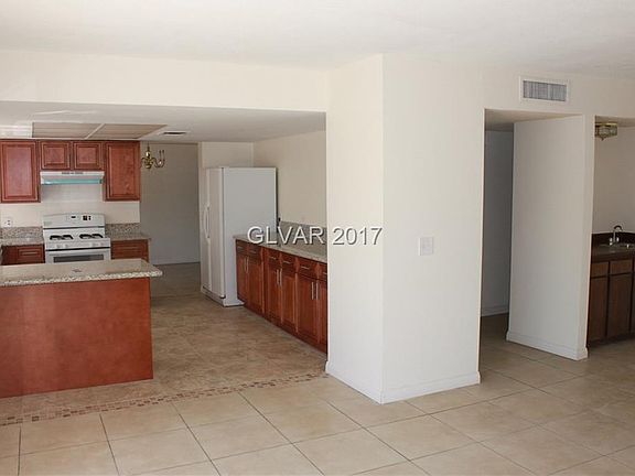 2nd image of 3926 Redwood St