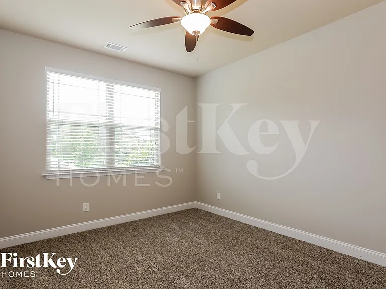1022 Yorkshire Dr — Photo 11