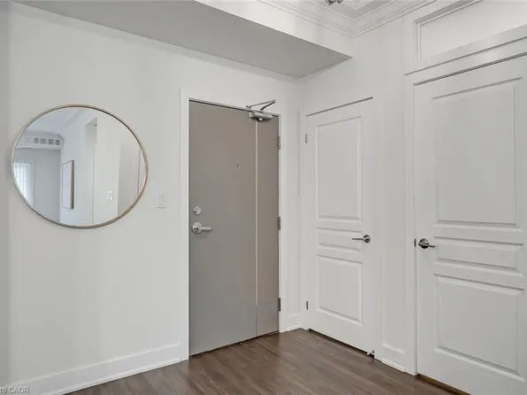 128 Garden Dr #102, Oakville, ON L6K 0H7
