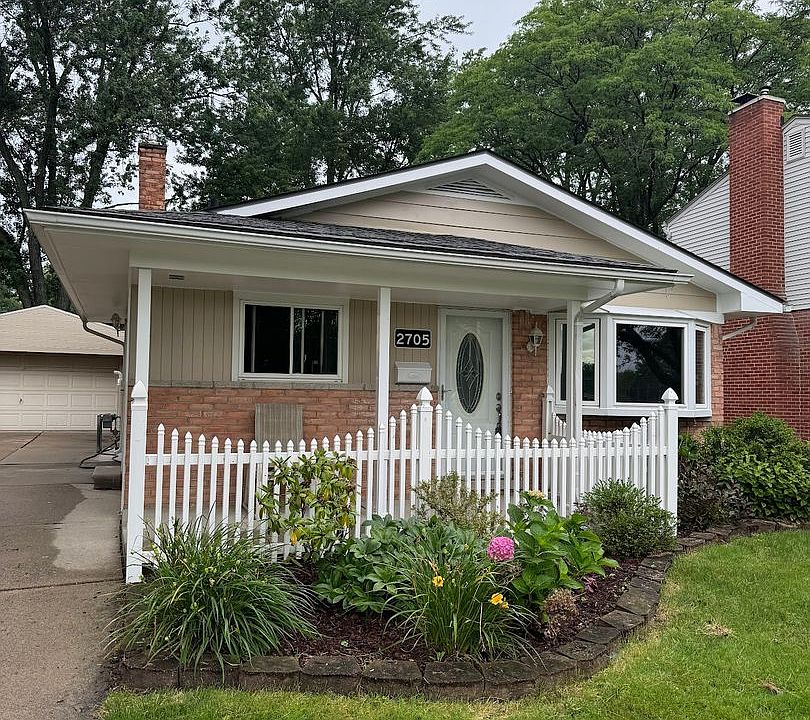 1st image of 2705 Clawson Ave