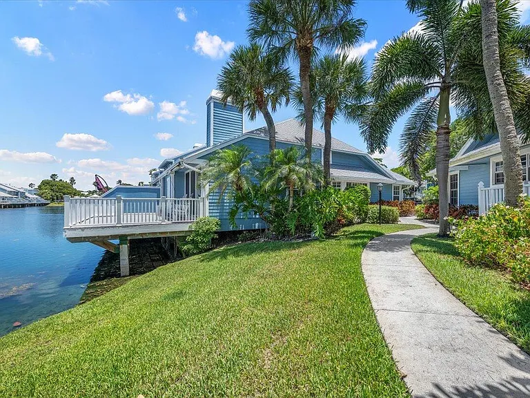 621 Ocean Dunes Cir — Photo 1
