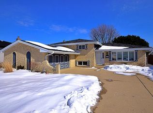 557 N Green Ridge St, Addison, IL 60101