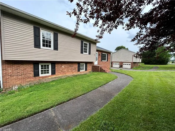 5295 Belews Creek Rd, Walkertown, NC 27051