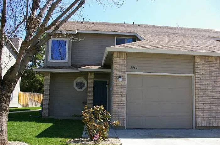 2580 S Sumac Ln — Photo 1