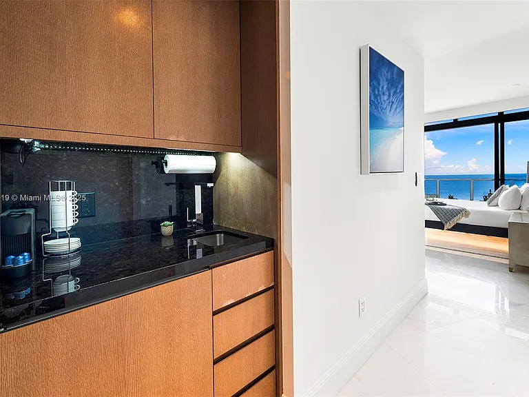 2201 Collins Ave — Photo 7