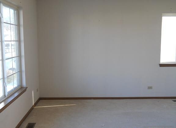 4th image of 1305 Burke Ln