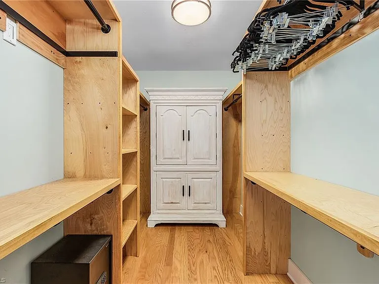 2950 Coach House Ln — Photo 31