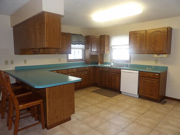 5th image of 318 5th St NE