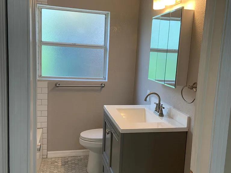 214 N Gomez Ave — Photo 5