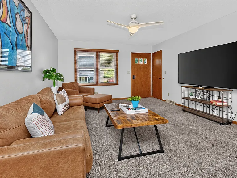 202 NW Sharmin Dr — Photo 8