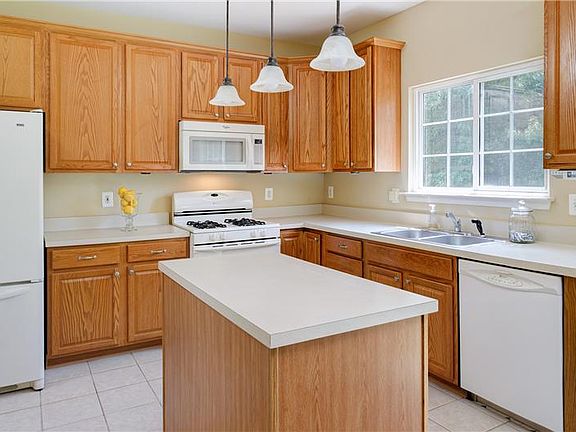 2nd image of 603 Nathan Pl NE