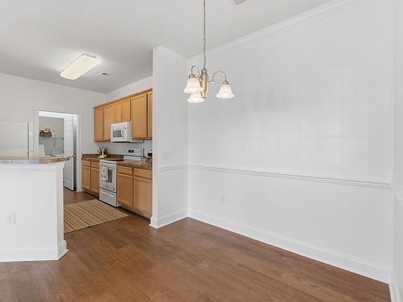 4th image of 2053 Silvercrest Dr. #13A