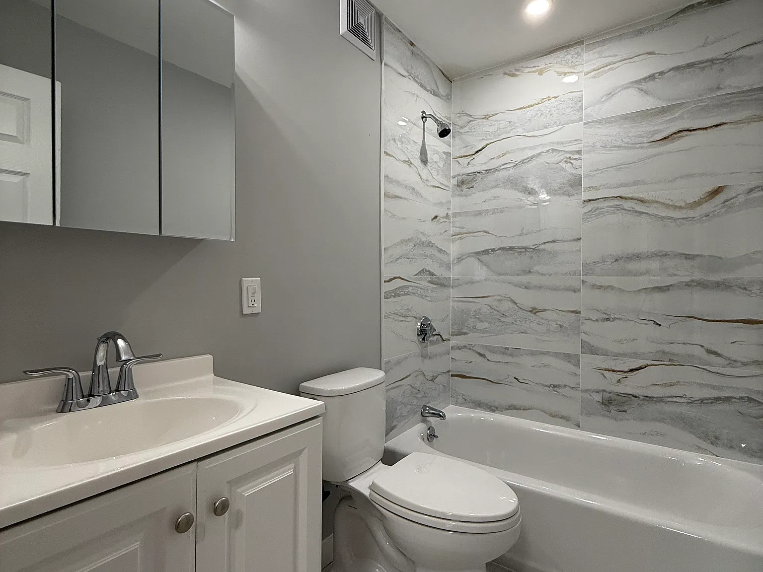 2 bed, 999 sqft, $2,700 — Photo 4