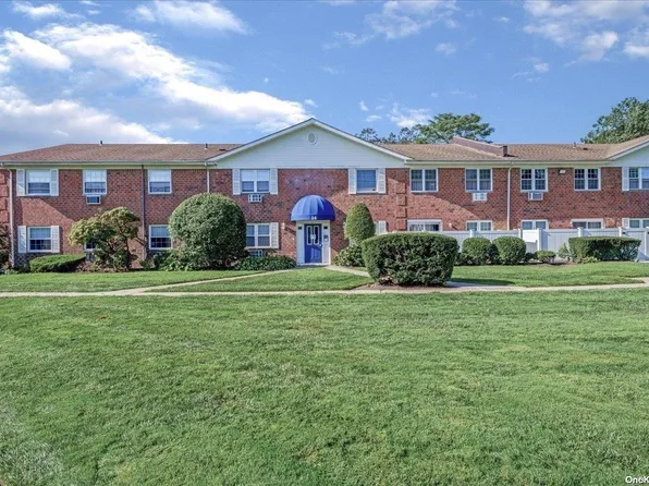 460 Old Town Road #14L, Port Jefferson Station, NY 11776