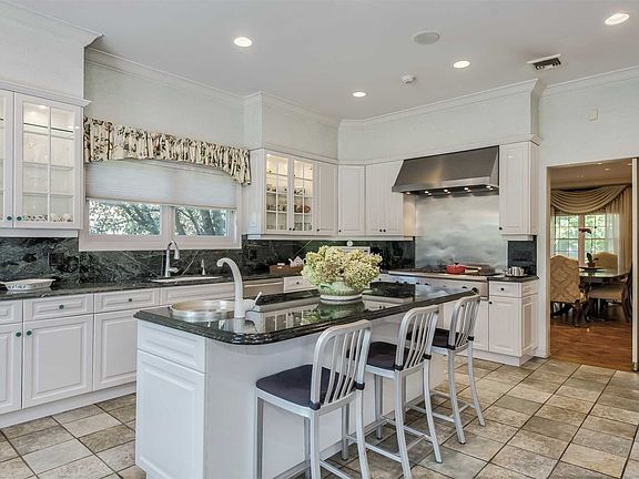 5th image of 469 Greenbriar Ct