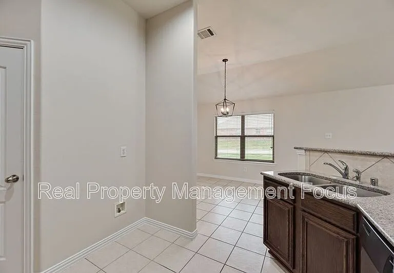 5037 Diamond Peak Ct — Photo 15